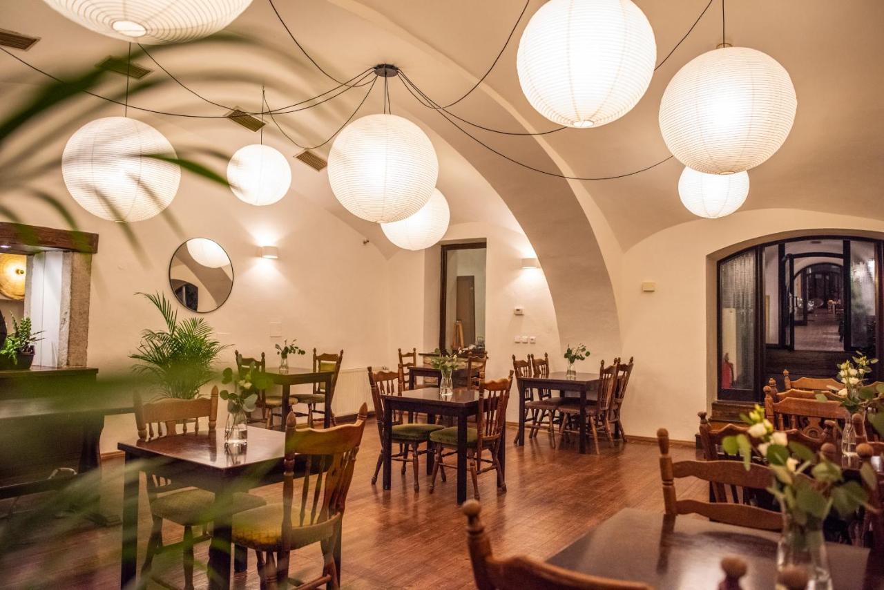Hotel Pivonka Славонице Экстерьер фото