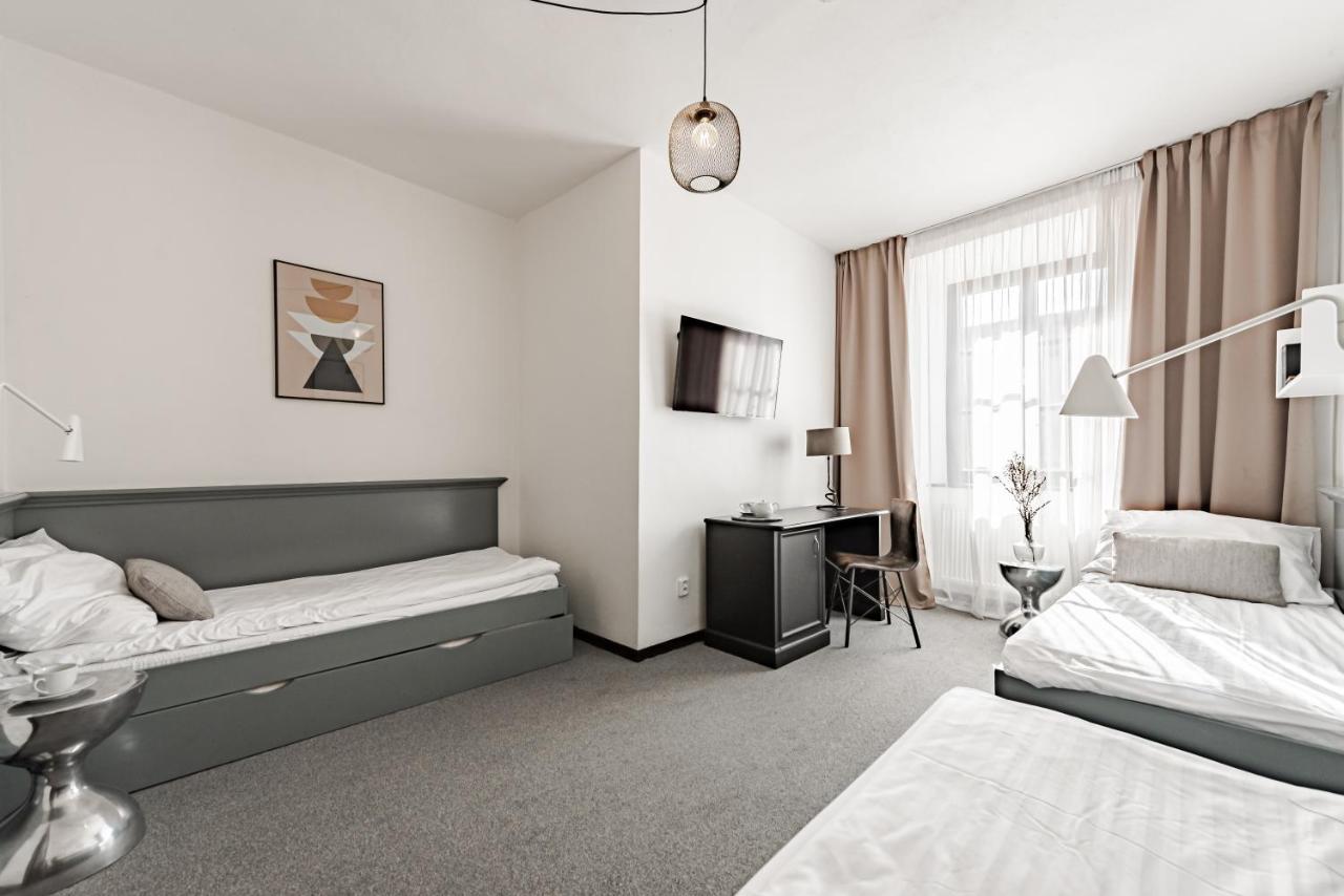 Hotel Pivonka Славонице Экстерьер фото