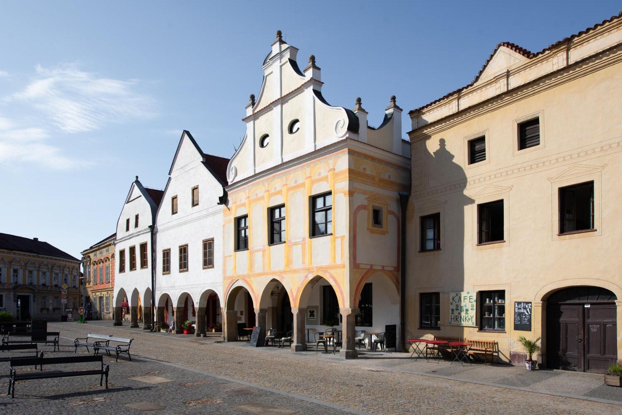 Hotel Pivonka Славонице Экстерьер фото
